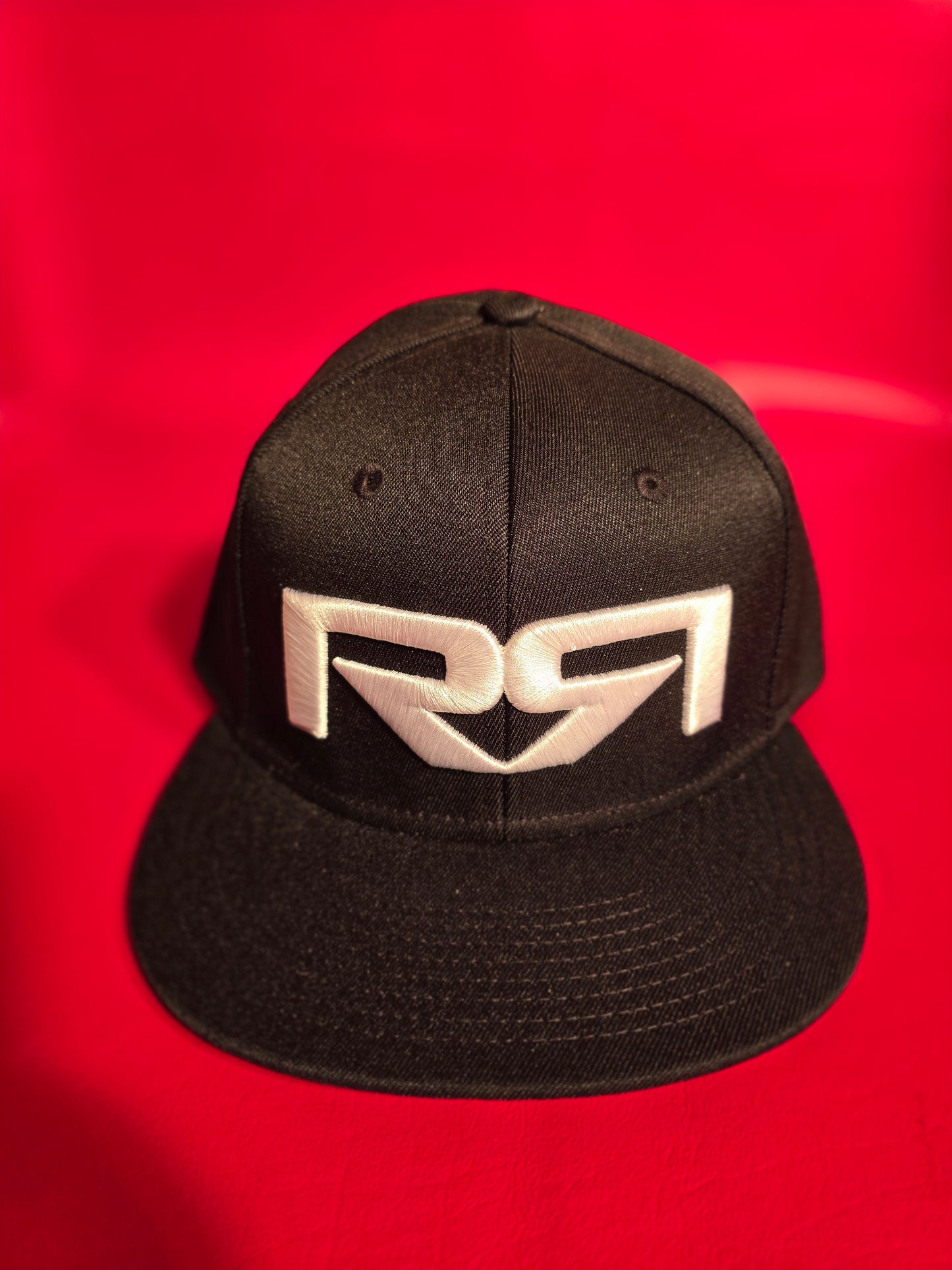 BLACK/WHITE RR FLATBILL HAT