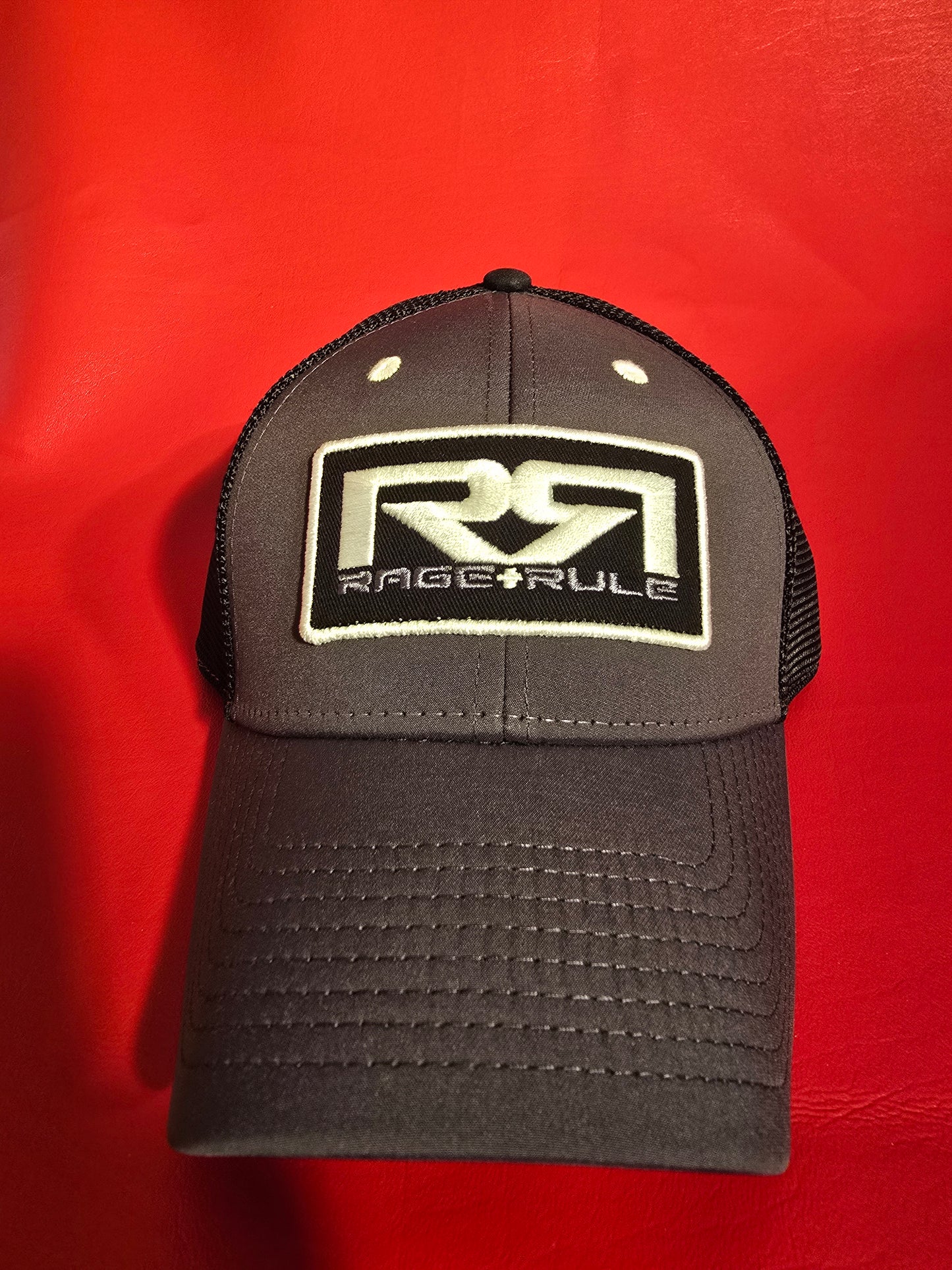 WHITE/GRAY RR TRUCKER HAT