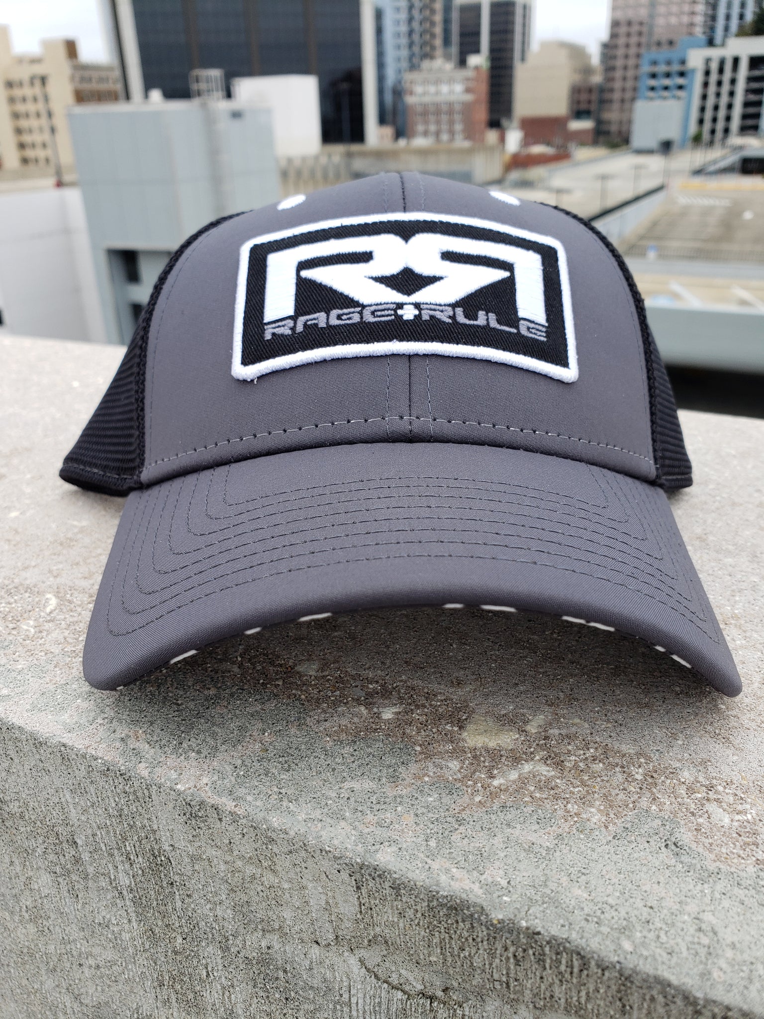 WHITE/GRAY RR TRUCKER HAT