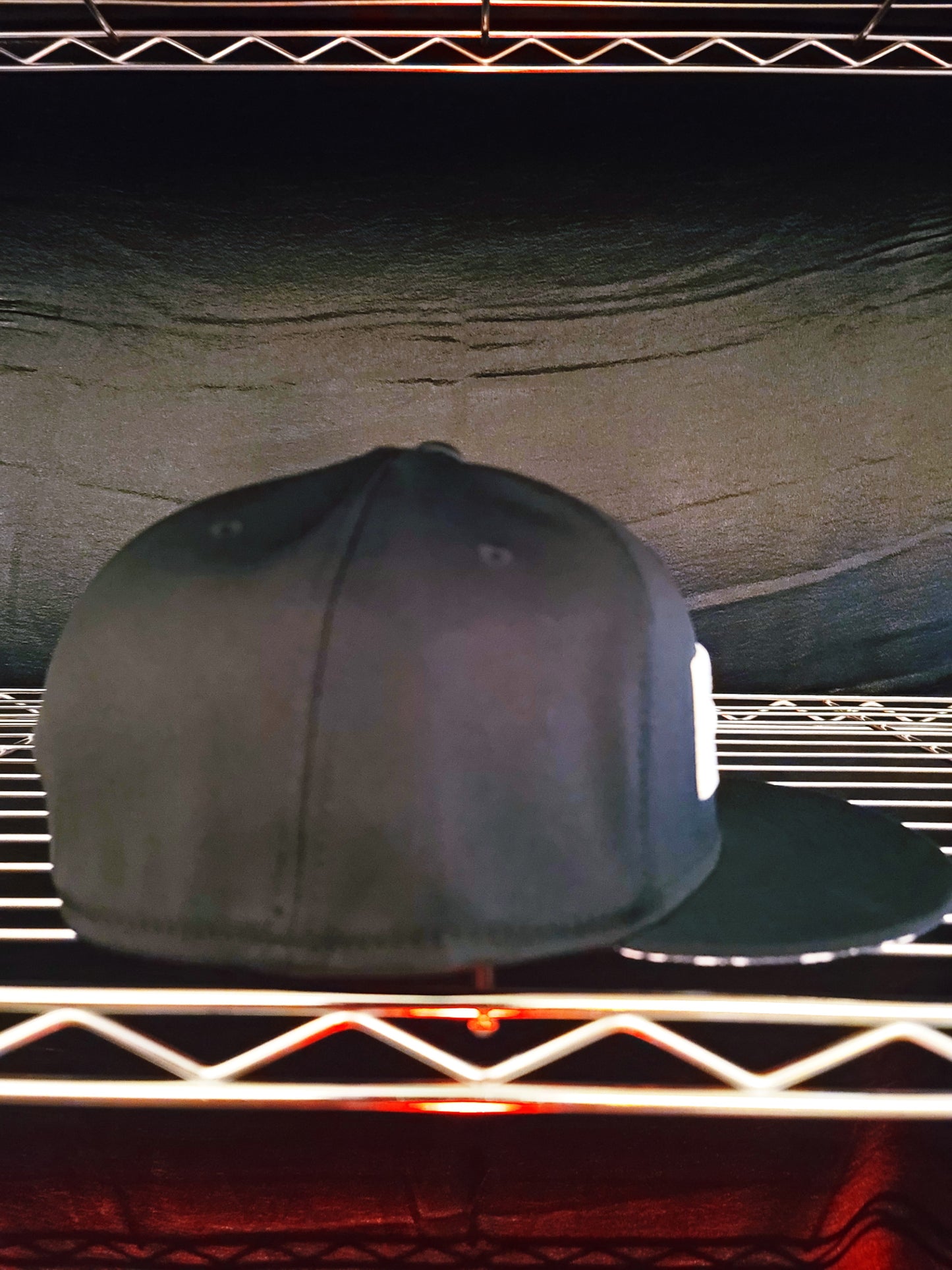 BLACK/WHITE RR FLATBILL HAT